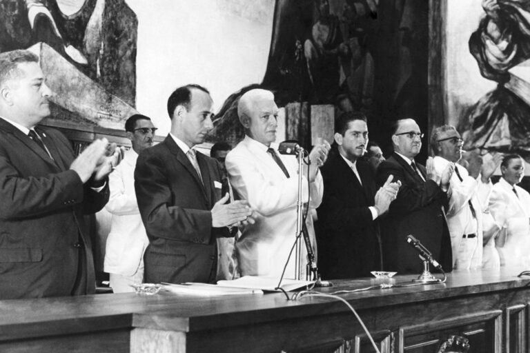 Fue la constitución liberal que presentó Juan Bosch (29 de abril).
