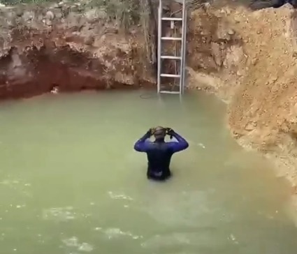 El menor se estaba bañando en el hoyo, dijo Cassad.