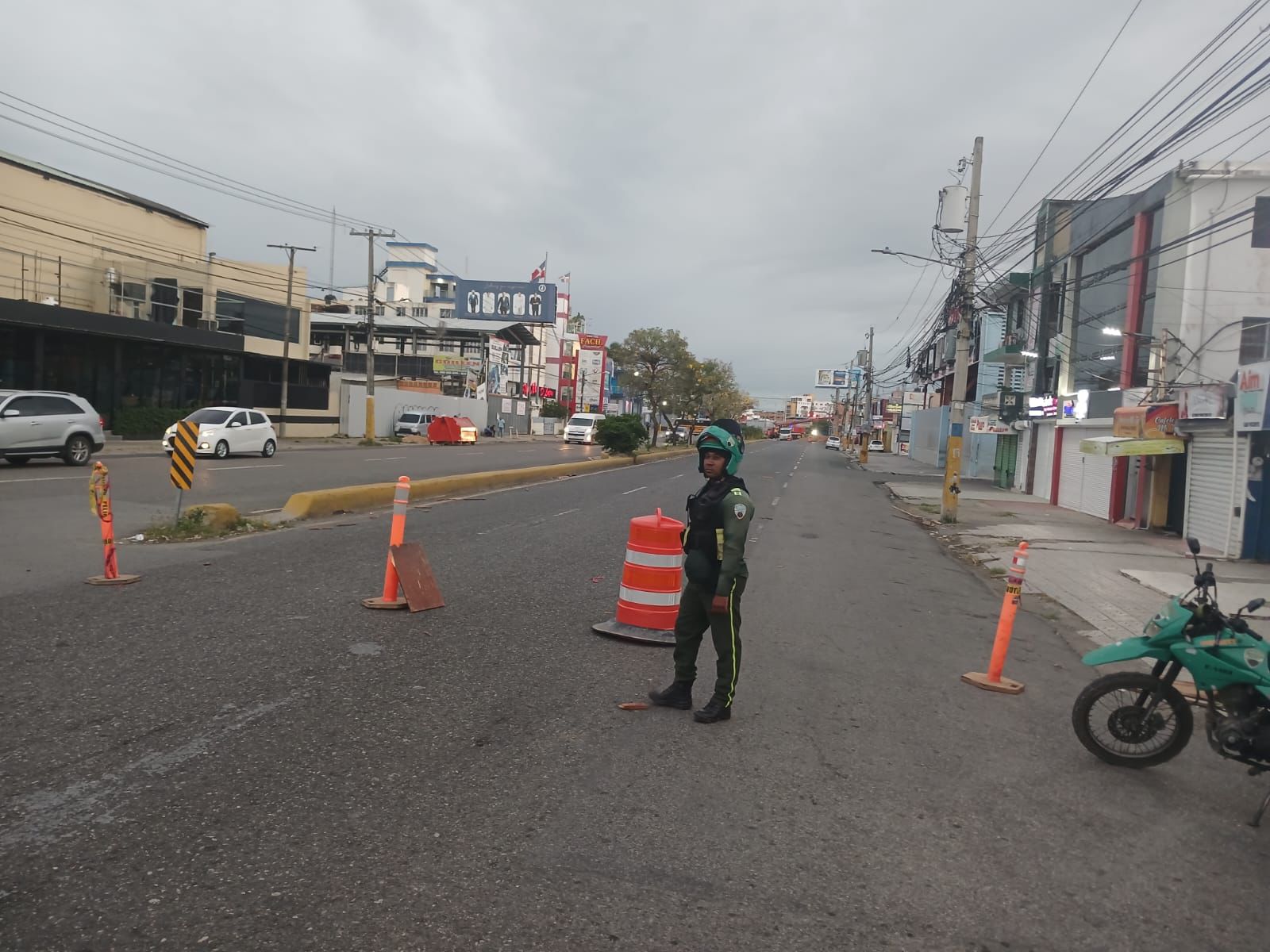 Desvían tránsito en Santo Domingo Este por trabajos de la CAASD en Villa Faro