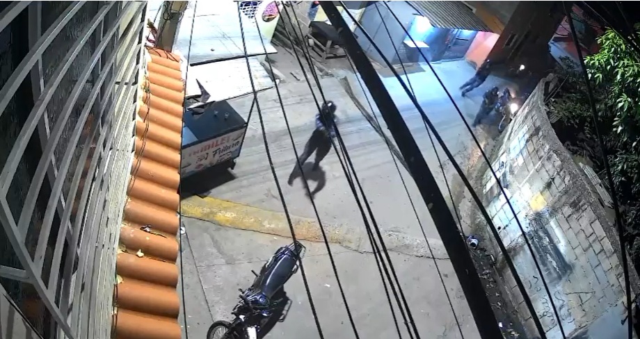 Tiroteo en la autopista Duarte deja un policía y dos presuntos delincuentes muertos