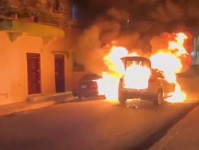 Incendio de vehículos en la Zona Colonial