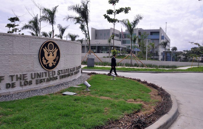 Dr. en la Embajada de Estados Unidos