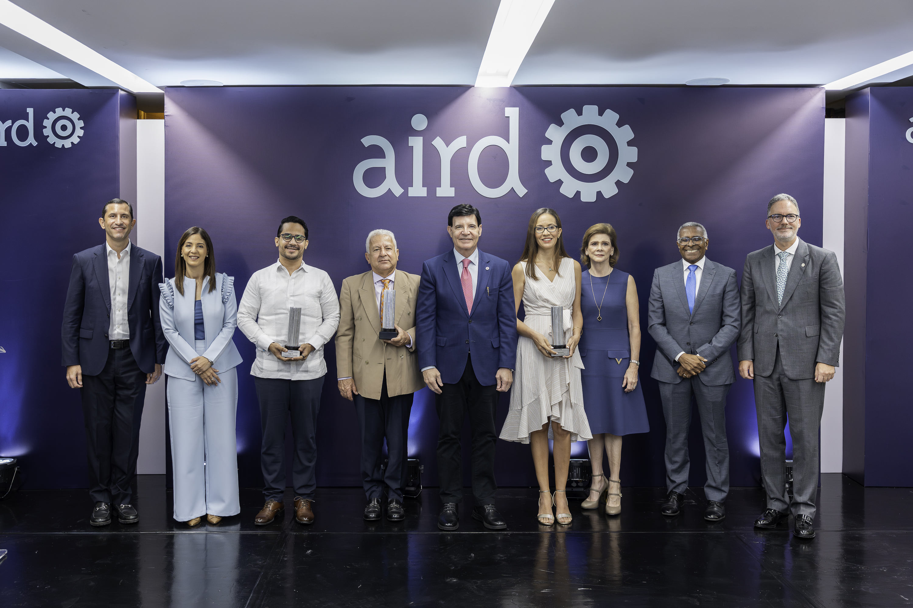 Periodistas galardonados edición XVII junto a los jurados
