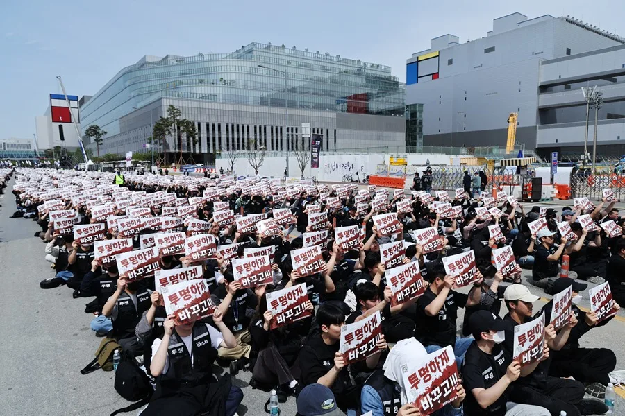Foto de archivo de miembros de Samsung Electronics Union. EFE/EPA/HAN MYUNG-GU