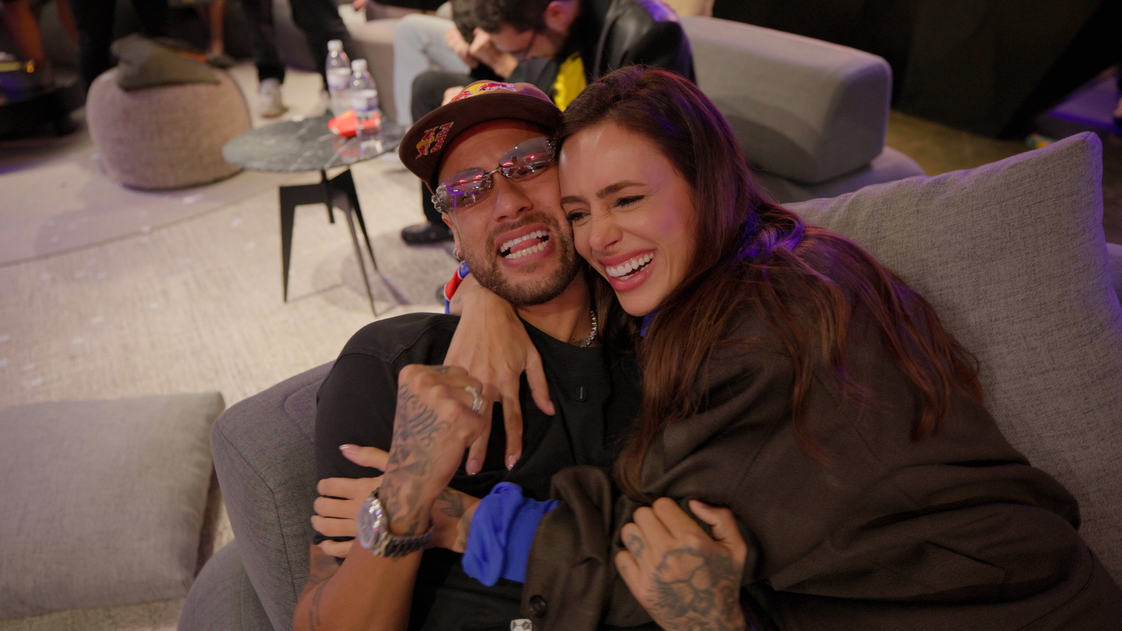 Las cámaras captan en tiempo real el instante exacto en que Neymar confirma su presencia en el Mundial 2026. La reacción del futbolista deja ver el peso emocional detrás del momento.