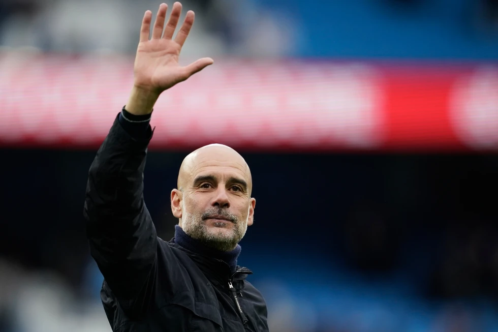 El técnico del Manchester City Pep Guardiola al final del partido contra Brentford en la Liga Premier, el sábado 9 de mayo de 2026, en Manchester. (AP Foto/Dave Thompson)