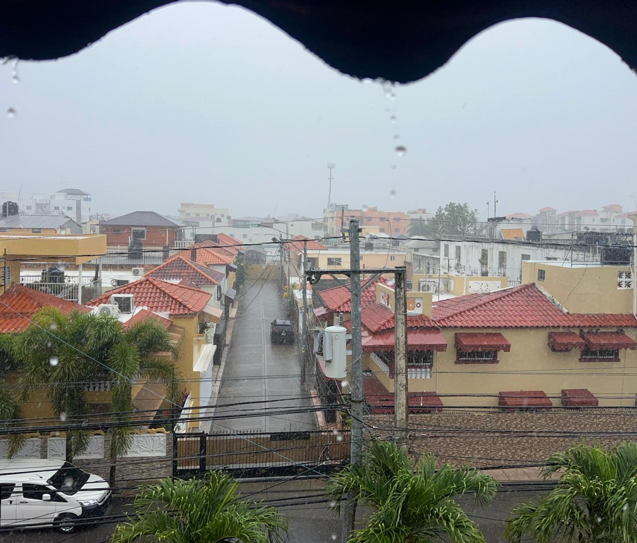 Las fuertes lluvias sorprenden a la capital: estas zonas están bajo alerta