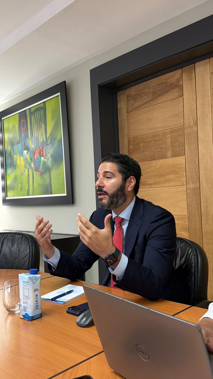 Busca ampliar el acceso a una pensión mínima garantizada ajustada por inflación, reduciendo aportes de 25 a 15 años