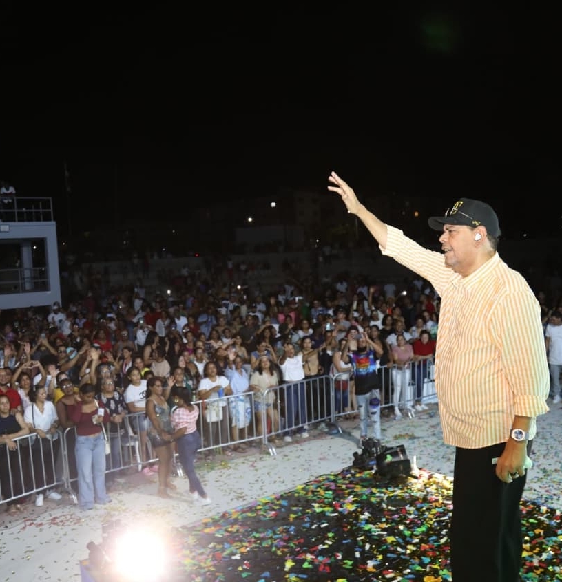 Fernando Villalona interpretó un puñado de sus  éxitos