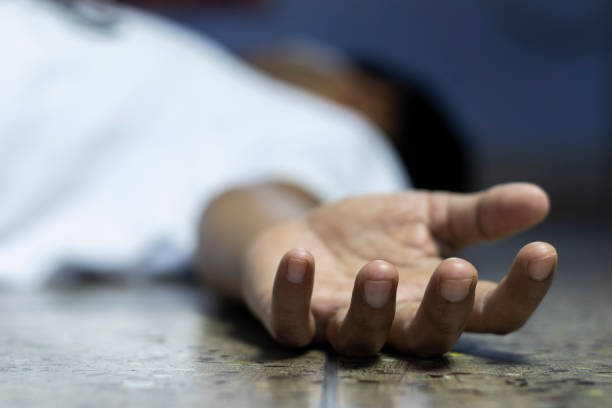 Foto de referencia de una mano adolescente