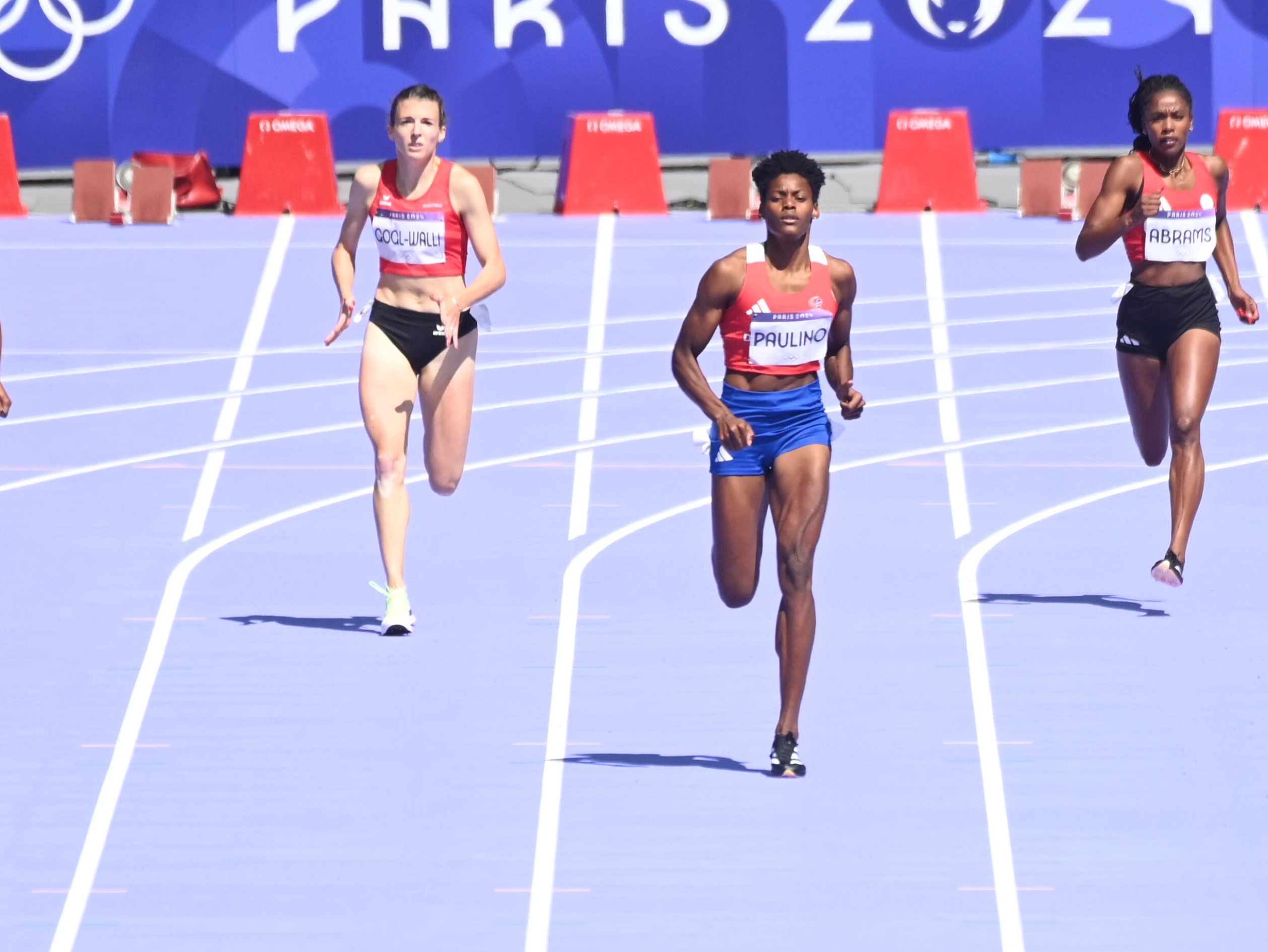 Marileidy Paulino (c)  durante una de las múltiples competencias de atletismo en que ha competido