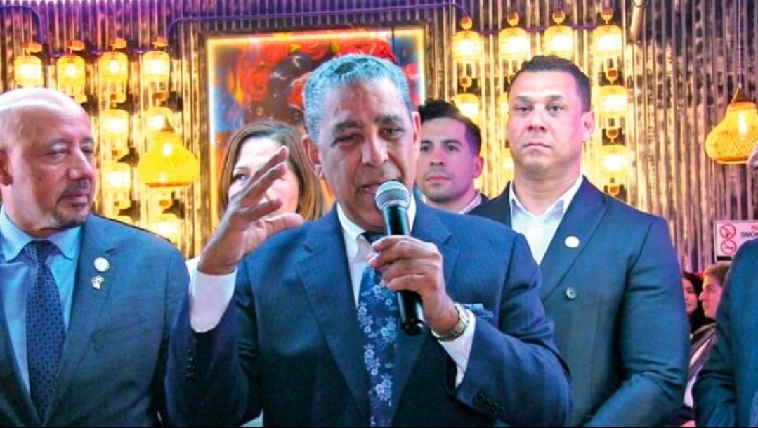 Adriano Espaillat.