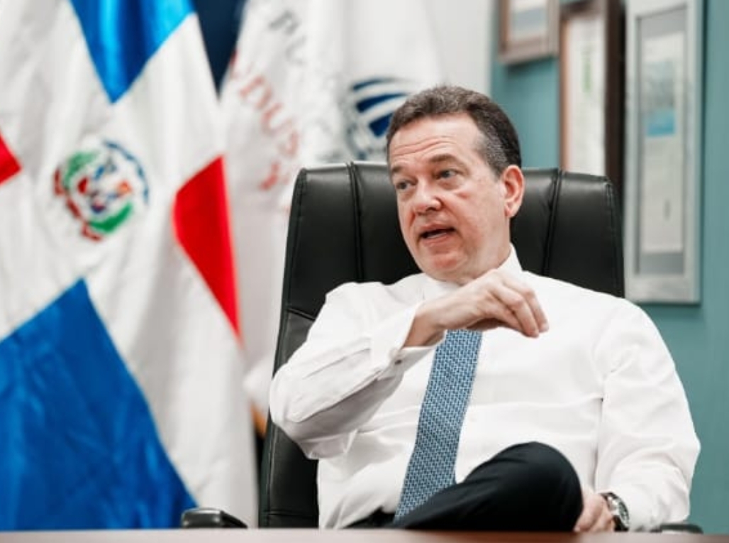 Ito Bisonó, ministro de Vivienda.