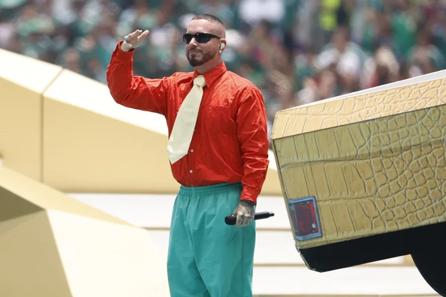 El cantante colombiano J Balvin se presenta en la inauguración del Mundial de la FIFA 2026 este jueves, en el estadio Ciudad de México (México). EFE/ Sashenka Gutiérrez