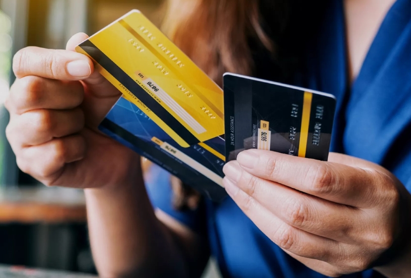Redes de tarjetas son acusados por altas comisiones.
