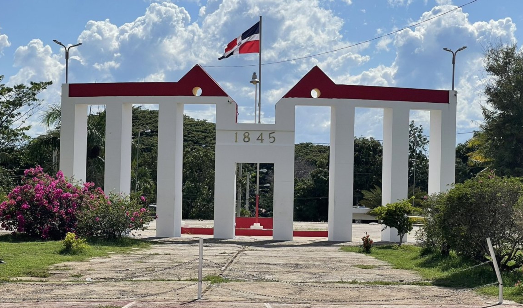 Monumento histórico a los héroes de la guerra de Dajaban Bel. / fuentes externas.