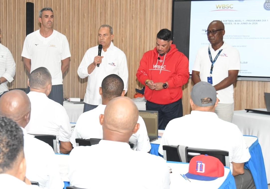 Softbol dominicano da un salto de calidad con tres cursos internacionales que marcan un hito en la capacitación nacional