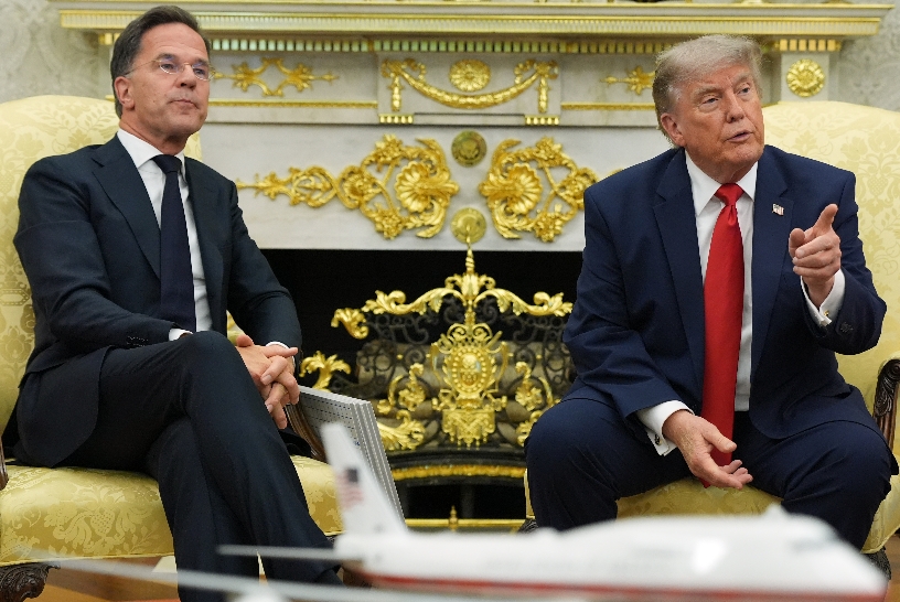 Trump junto a Mark Rutte, secretario de la OTAN.  AP