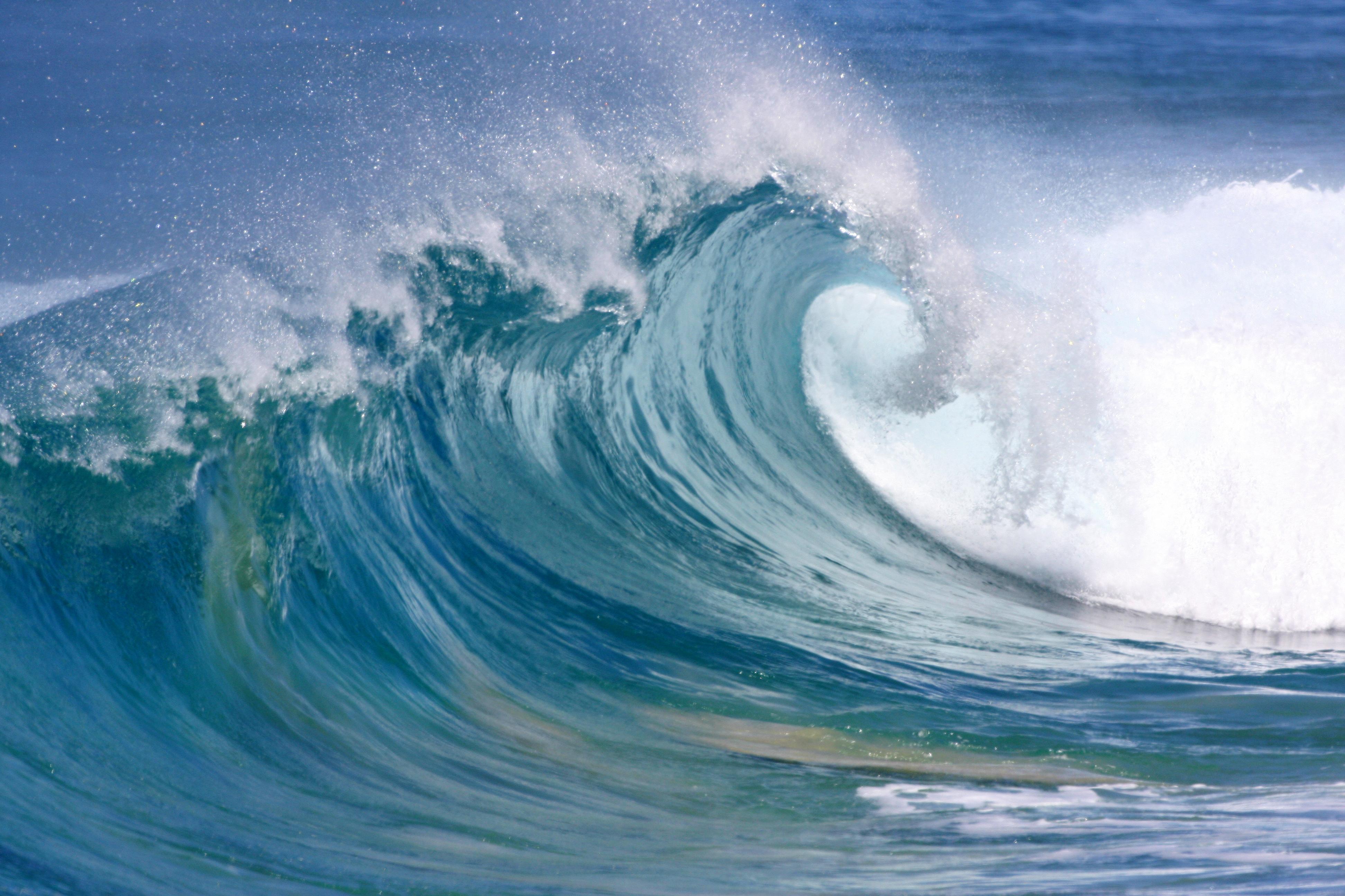 Foto de referencia de un tsunami