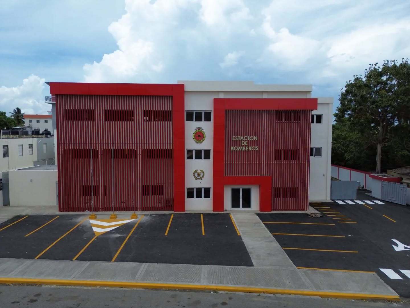 La administración del senador Franklin Romero dota a San Francisco de Macorís de una moderna estación de bomberos