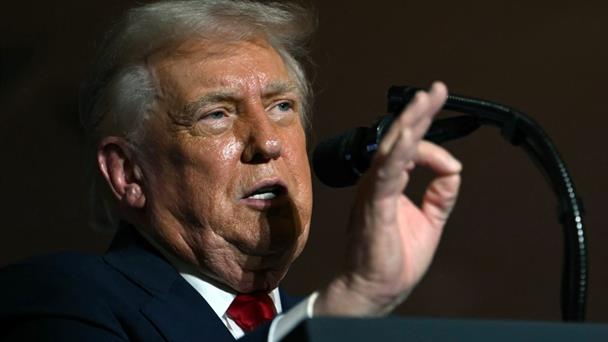 En un mensaje público, Trump instó a fijar la gasolina en torno a los 2,50 dólares por galón y pidió además a California reducir sus impuestos sobre los combustibles.