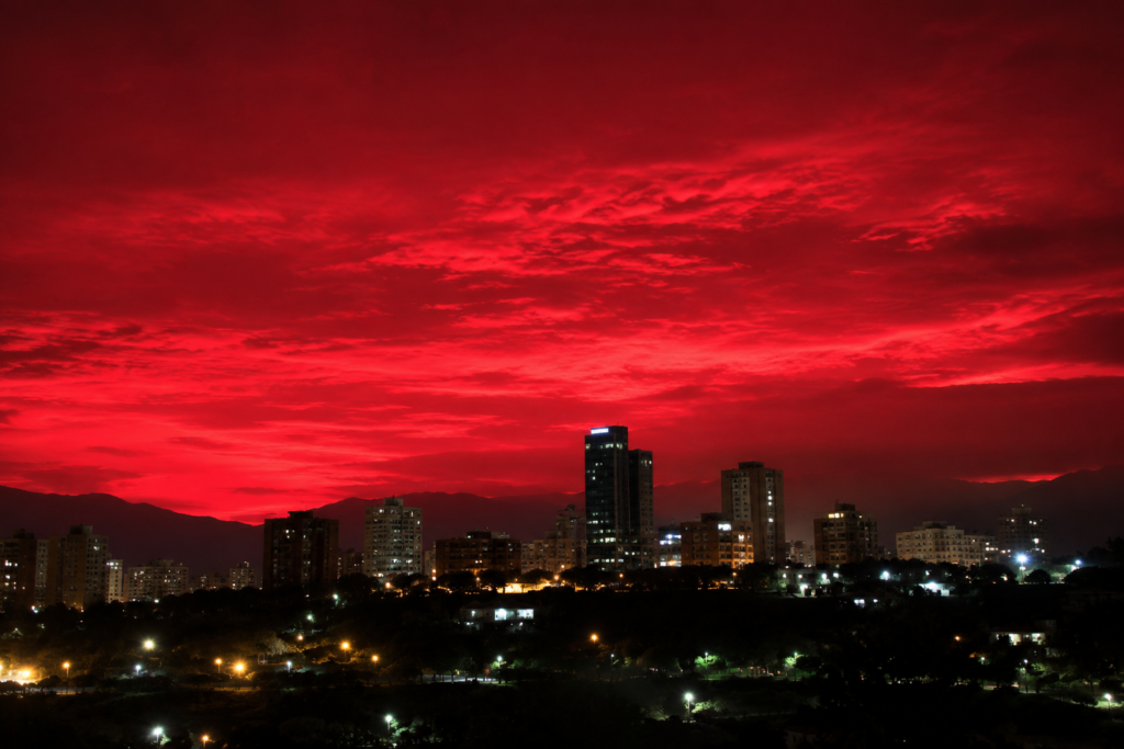 Foto de referencia de un cielo rojo