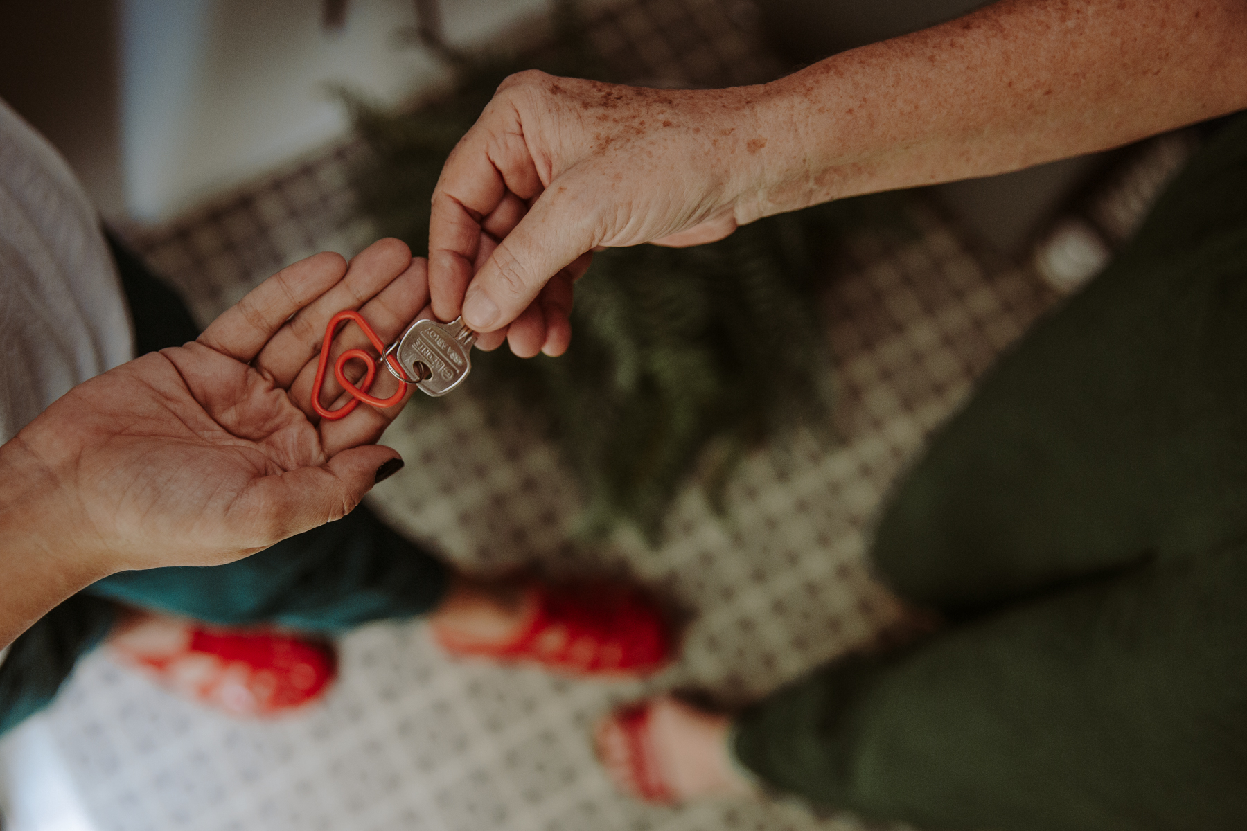 Personal humanitario recibe alojamiento gratuito de Airbnb.org tras los terremotos en Venezuela.