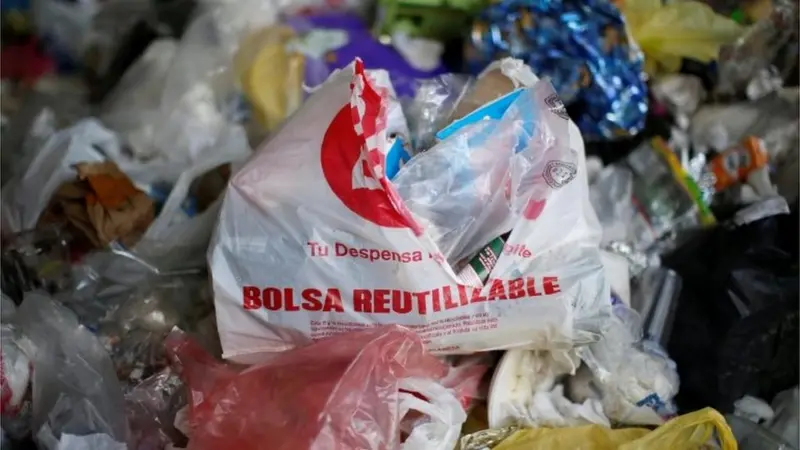 Las bolsas de un solo uso, aún cuando pueden tener más vida útil, son las mayores generadoras de desperdicios plásticos.