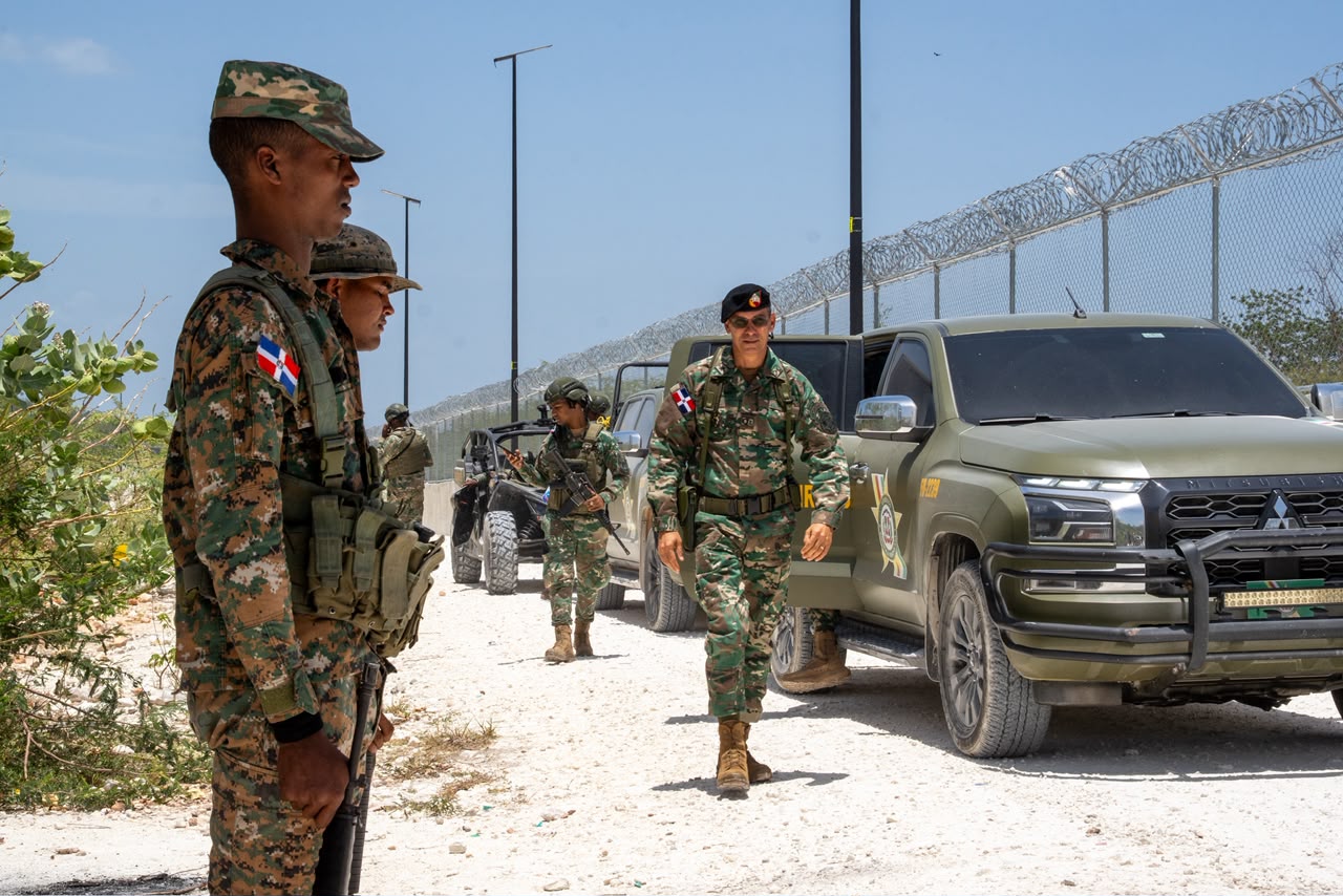 Mayor General Camino Pérez supervisa mejoras en unidades militares de la frontera sur