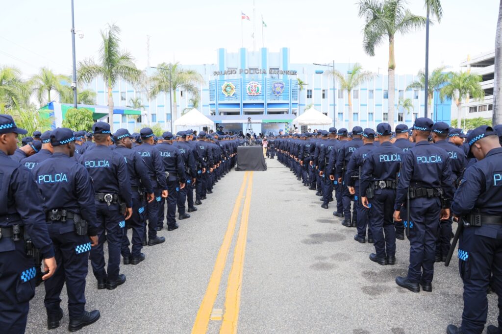 Esta normativa dispone la organización y el funcionamiento de la Policía Nacional, mediante la creación de un régimen especial de carrera dotado de una estructura orgánica moderna.