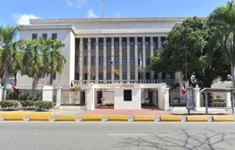 Ministerio de Educación está localizado en Gascue.