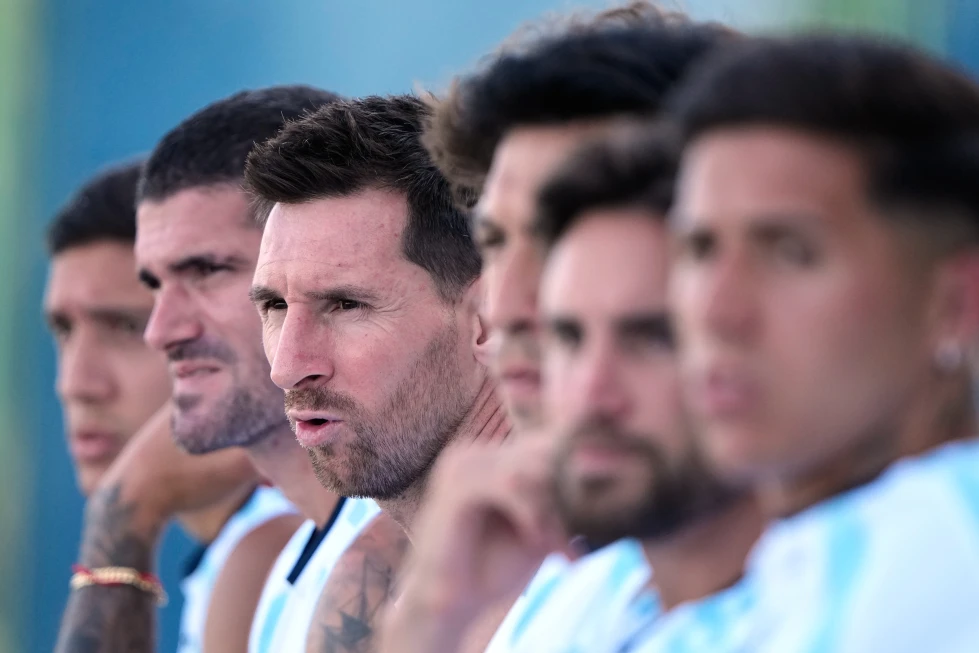 La otra cuestión a resolver es si Messi seguirá pateando penales tras errar dos en este Mundial.