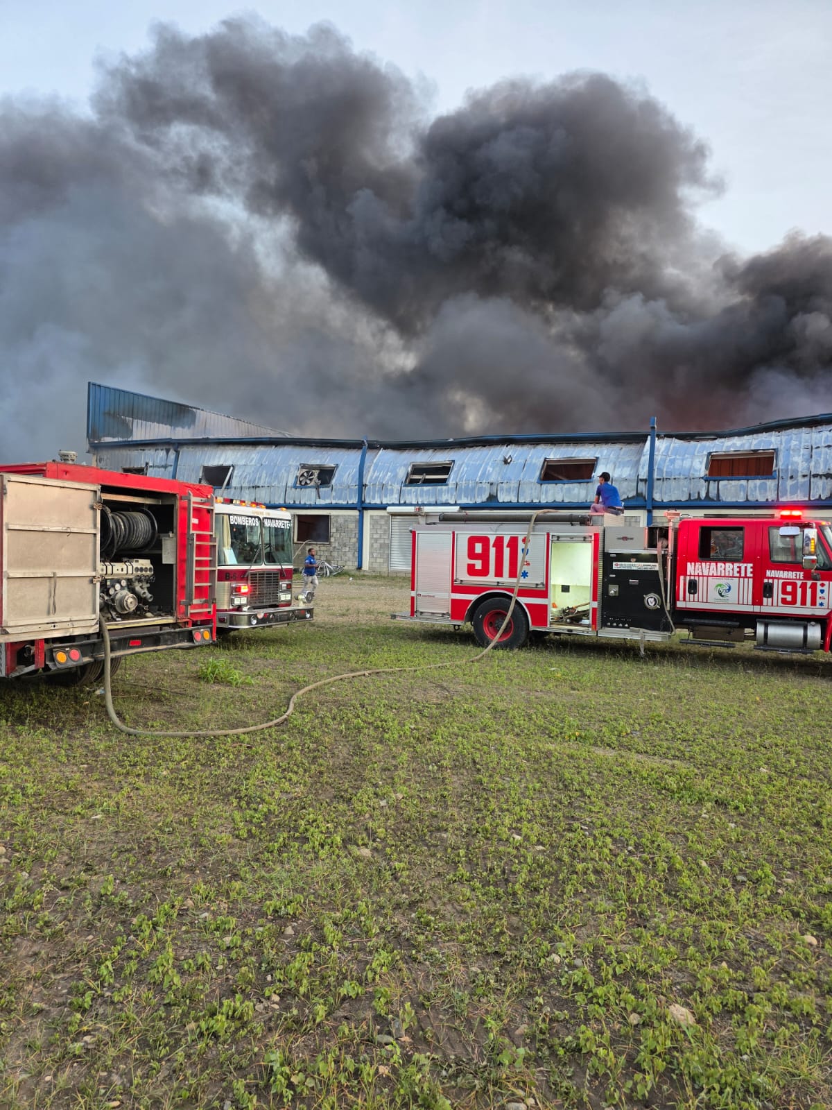 Incendio en una nave del Polígono Industrial Los Candelones, en Navarra