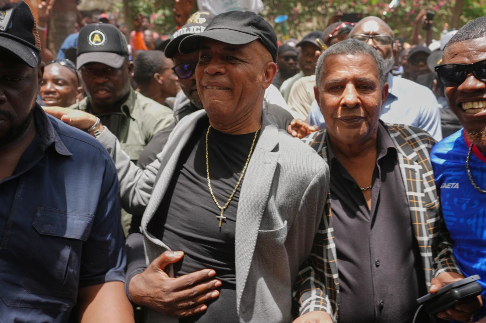 El expresidente haitiano llegó y algunos lo recibieron con ovaciones.