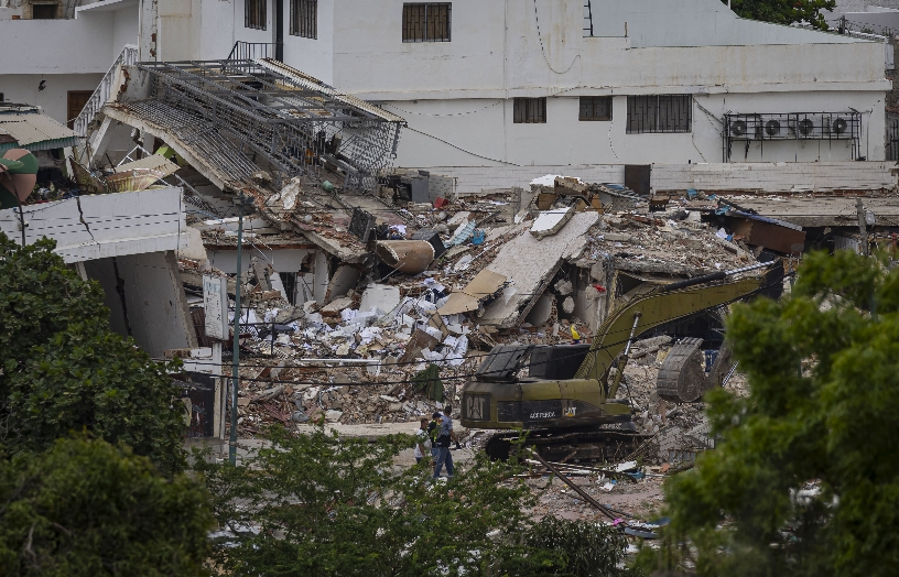 Edificio destruído  en Catia de la Mar, Venezuela.  EFE