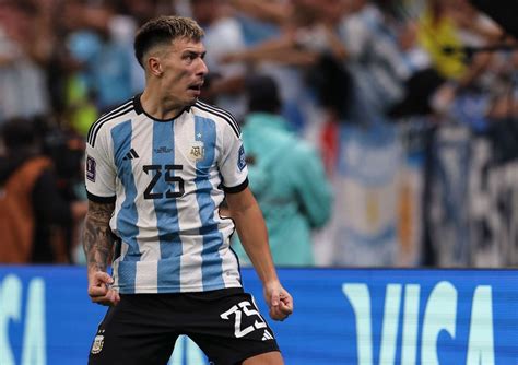 Lisandro Martínez abandona la final por lesión en el minuto 44