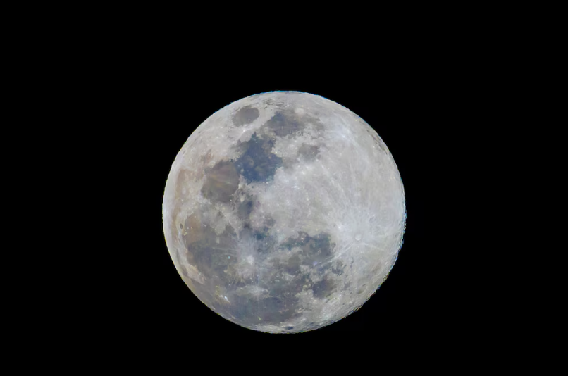 El Día Internacional de la Luna se celebra el 20 de julio para recordar el alunizaje del Apolo 11 y promover la exploración lunar sostenible - EFE/ Miguel Gutiérrez