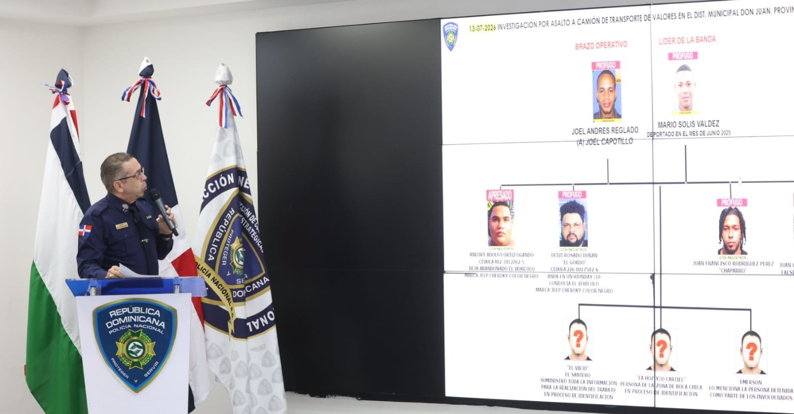 La policía ha identificado a otros sospechosos involucrados.