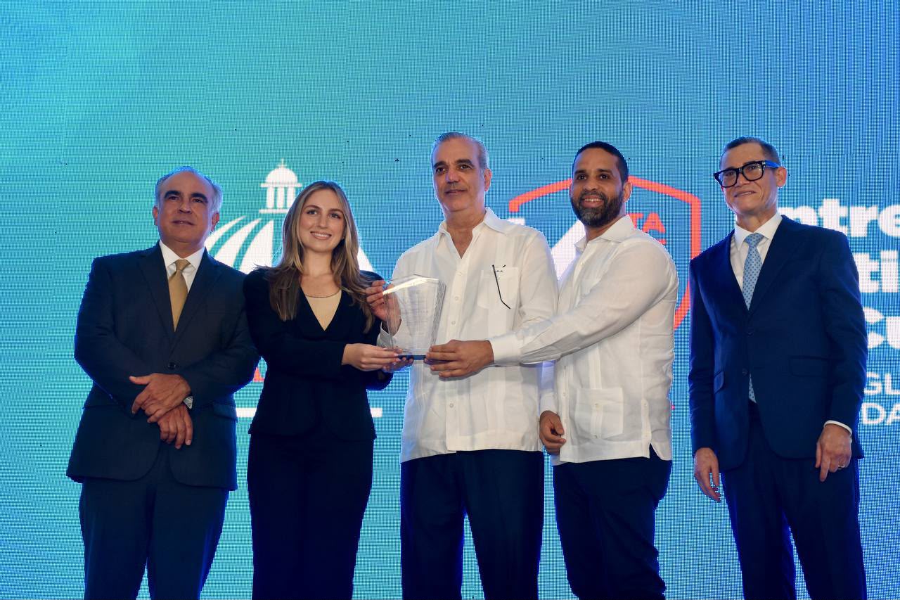 Gobierno entrega 1,087 certificaciones y reconoce a empresas por fortalecer la seguridad y salud en el trabajo