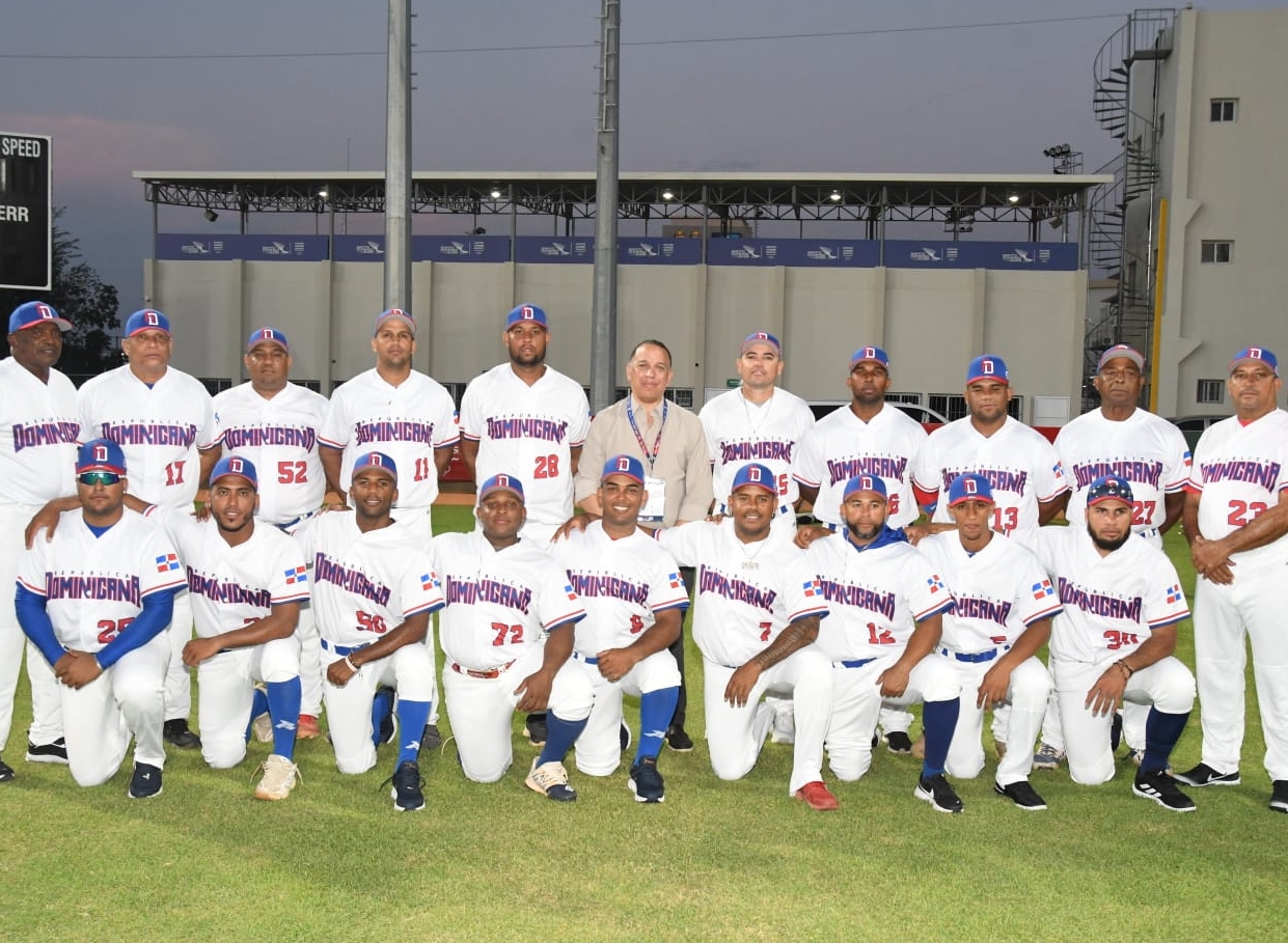 Los  integrantes de la selección de softbol masculino.