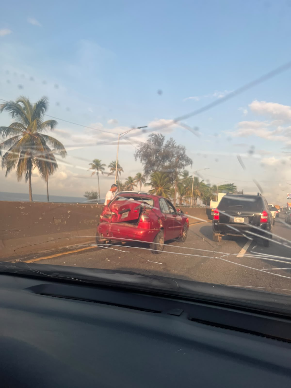Accidente en la autopista Las Américas provoca gran tapón este jueves