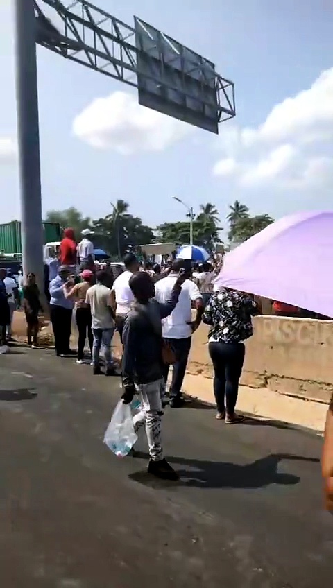 Desalojos, agua y acceso a la autopista: las razones detrás de la protesta en El Valiente
