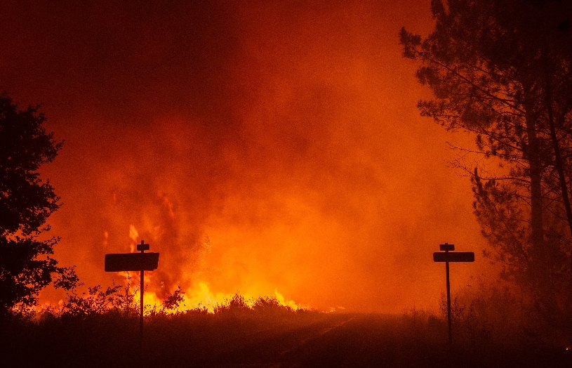 Incendio forestal en el sudeste de Francia.  EFE
