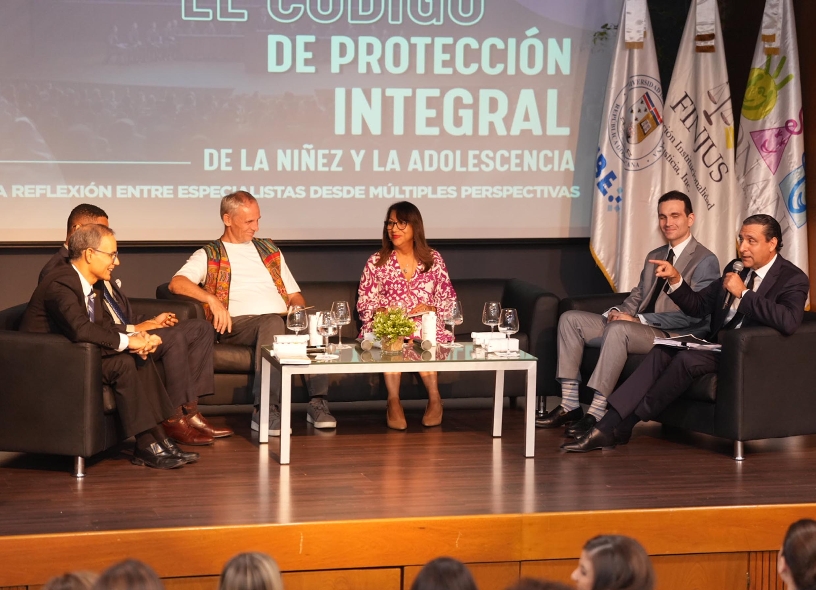 Eduardo Ramos, Féliz Tena, Vanessa Espaillat, Peter De Wannemaeker, Servio Tulio Castaños y Francisco Pérez.