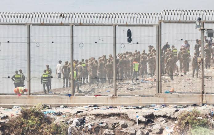 La frontera de Marruecos con Ceuta recupera la normalidad tras una crisis sin precedentes
