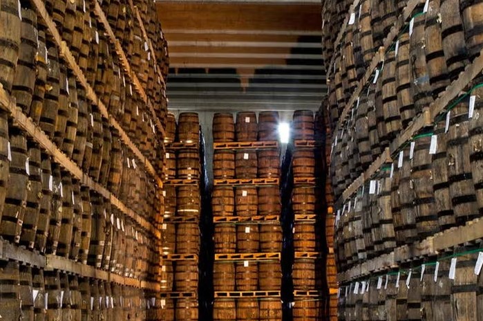 Directivos de Adopron alertaron sobre el crecimiento del mercado ilícito del ron y sus efectos en la economía, la recaudación fiscal y la salud pública.