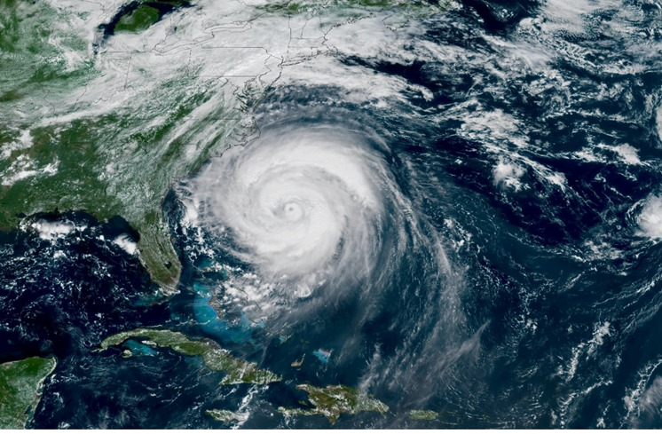 Imagen satelital de la NOAA del enorme huracán Erín desplazándose frente a la costa este de Estados Unidos, tomada el 20 de agosto de 2025. (Crédito de la imagen: Satélites de la NOAA.