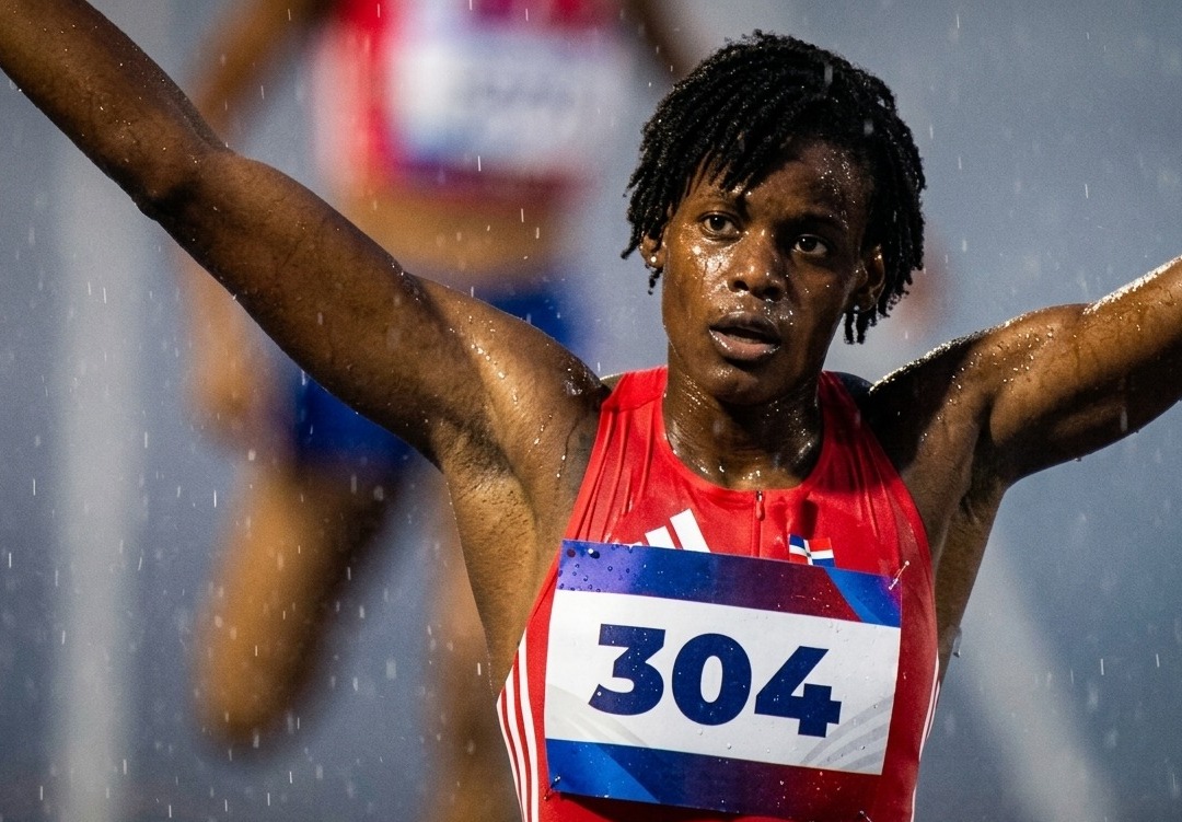 La lluvia no detuvo el poder de Marileidy Paulino.