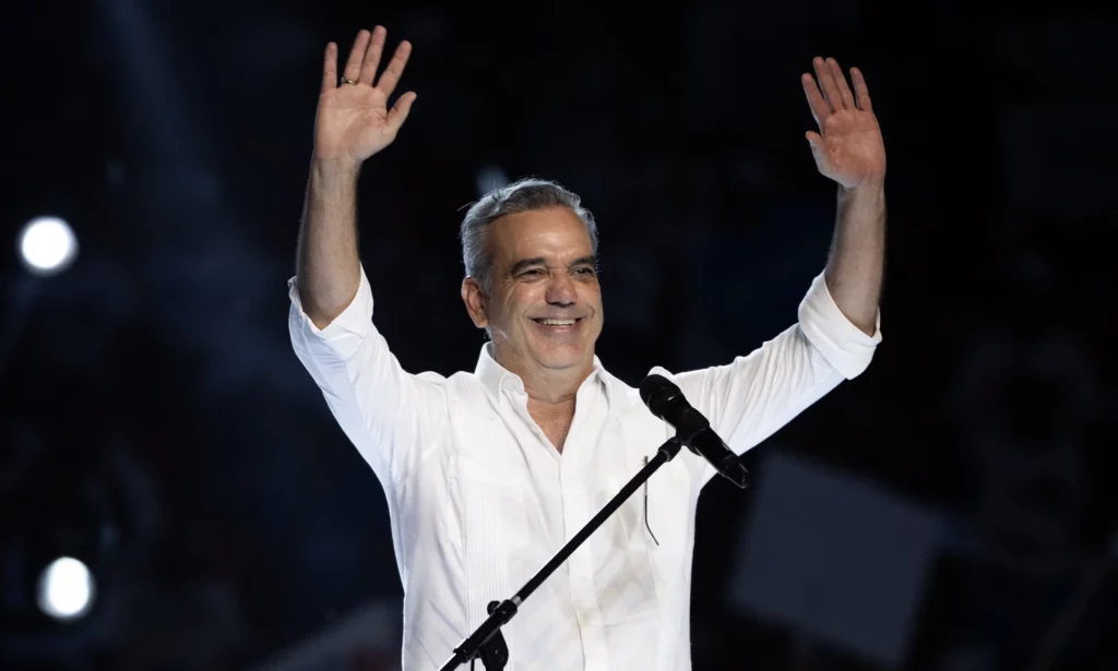 Luis Abinader felicitó a Las Reinas del Caribe.