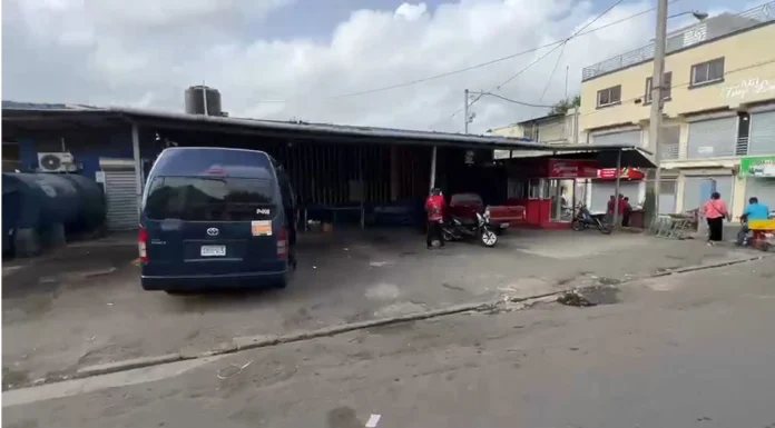 Negocios cerraron y algunas rutas de transporte no trabajaron.